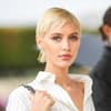 Kurze blonde Haare