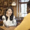 Frau beim ersten Date