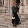 Frau im Maxikleid