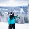 Frau im Ski Outfit
