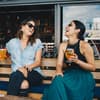 Frauen lachen