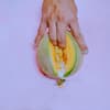 Finger in Melone
