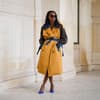 Gelber Trenchcoat