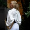 Frau mit weißer Bluse Streetstyle