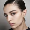 Frau mit braunem Augen-Make-up