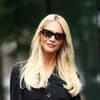 Poppy Delevigne mit blonden Haaren