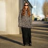 Frau in Pullover