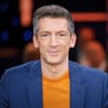 Moderator Steffen Hallaschka mit blauem Sakko