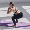 Frau macht Squats