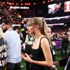 Taylor Swift trägt Corsage