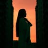 Silhouette einer Frau mit langen Haaren