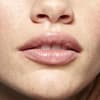 Nahaufnahme von rosigen Lippen