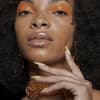Alle It-Girls tragen diesen Sommer "Butter Yellow Nails" 