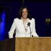 Kamala Harris am Rednerpult