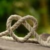 Bondage Seil zum Herz geformt