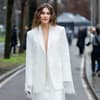 Stefanie Giesinger im weißem Zweiteiler