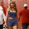Taylor Swift in einem Denim Look