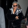 Beyonce in schwarzem Pelzmantel
