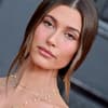 Hailey Bieber bei den Grammies