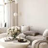 Stilvolles Wohnzimmer in Beige