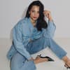 Amira Aly im Denim-Look