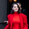 Selena Gomez im roten Outfit
