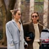 zwei Frauen im Business-Look