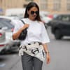  Plötzlich tragen alle It-Girls dieses Accessoire im Sommer 2025