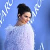Kendall Jenner mit Hochsteckfrisur