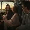 „The Boroughs“ vereint Spannung, Mystery und Science-Fiction. Eine Frau sitzt mit mehreren Personen und Kindern in einem Auto.
