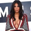 kim-kardashian-dekollete-trick