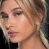 Hailey Baldwin goldener Lidschatten