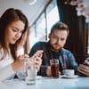 Micro Cheating Handy Paar