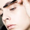 microblading-augenbrauen-zuhause-anwenden