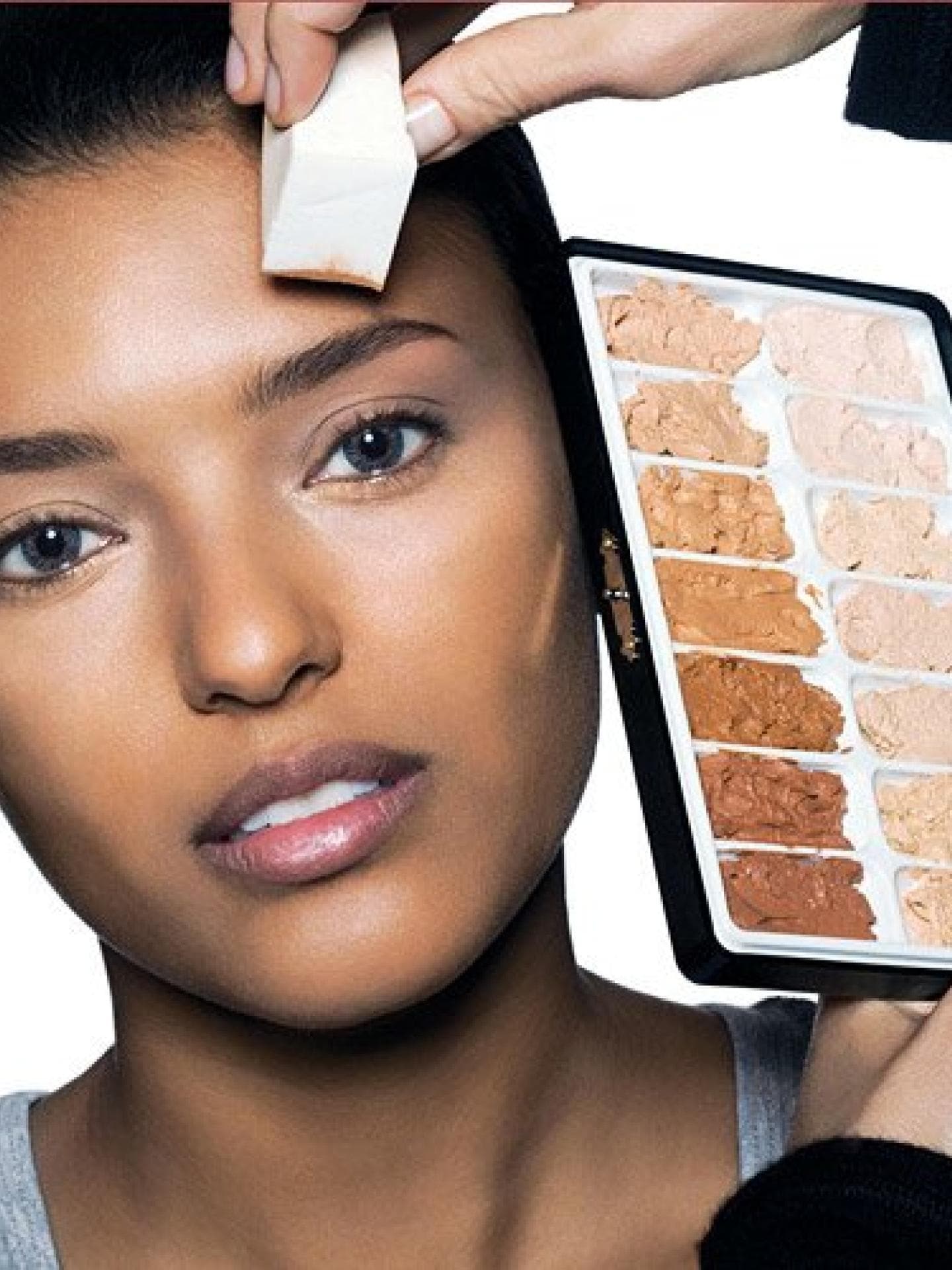 Make-up und Foundation auftragen Make-up und Foundation auftragen