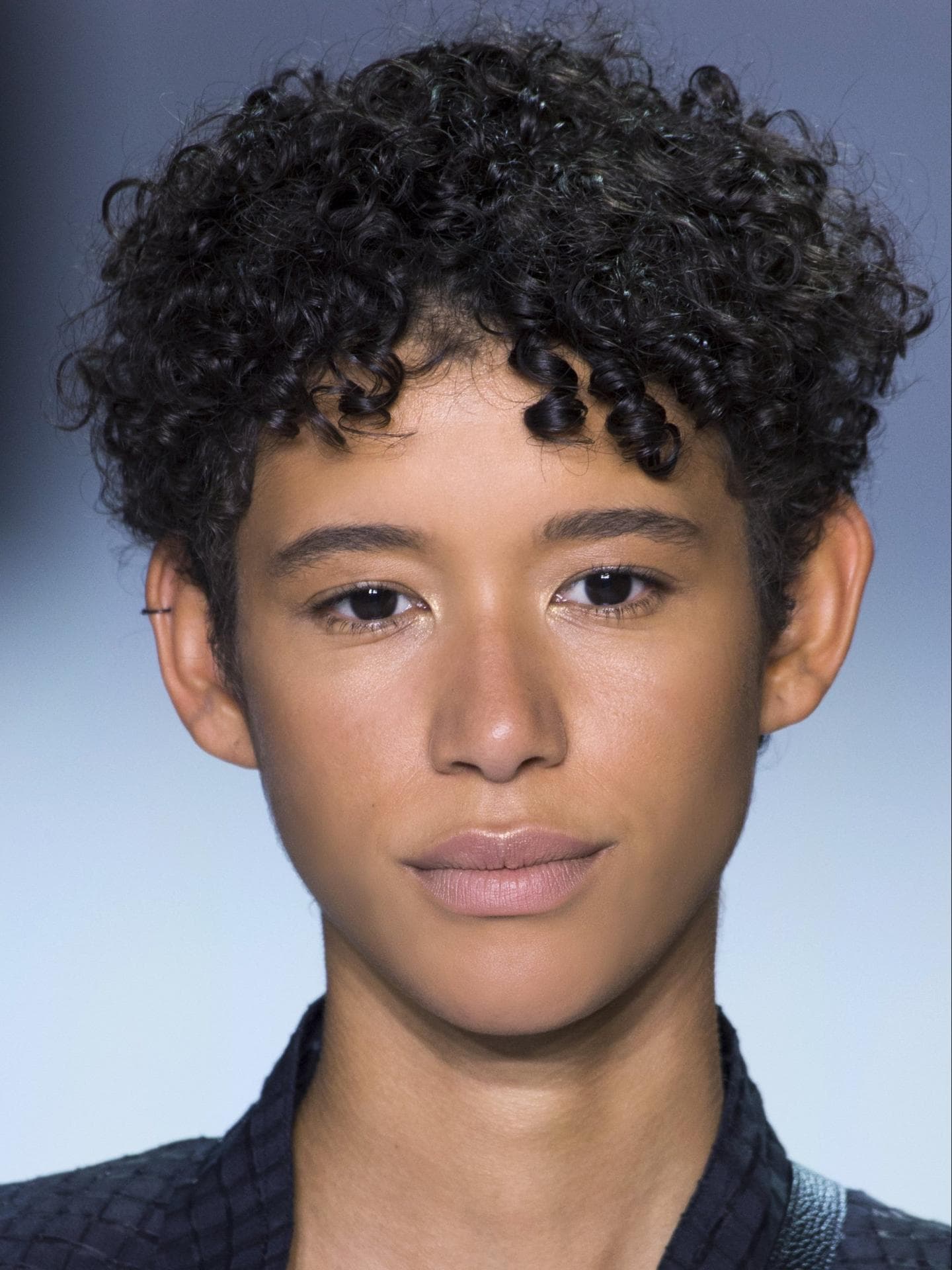 Lockenfrisur kurze Haare