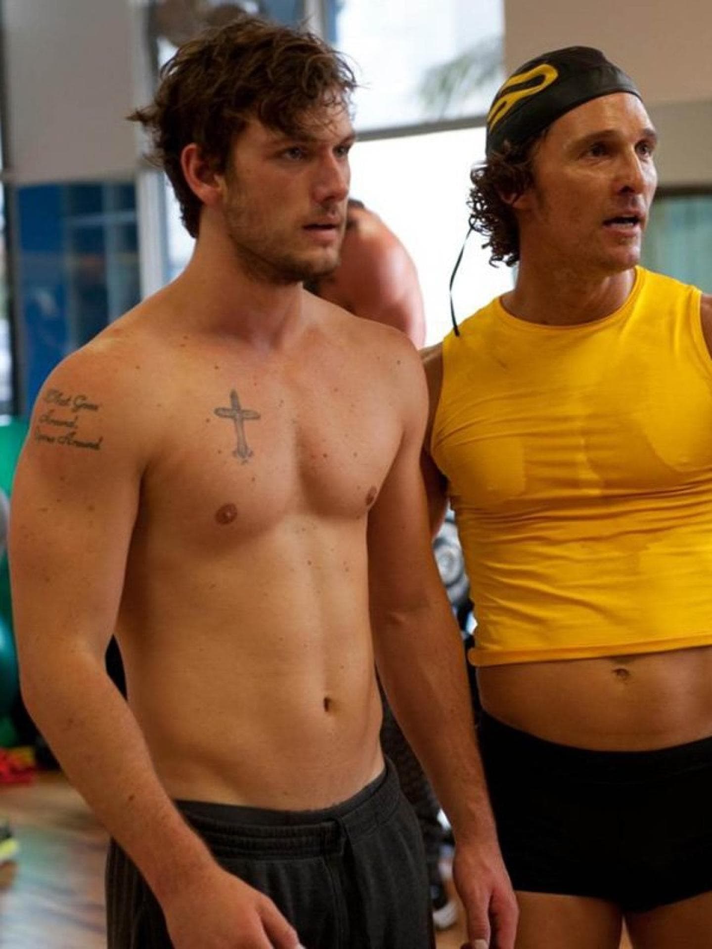Alex Pettyfer oben ohne