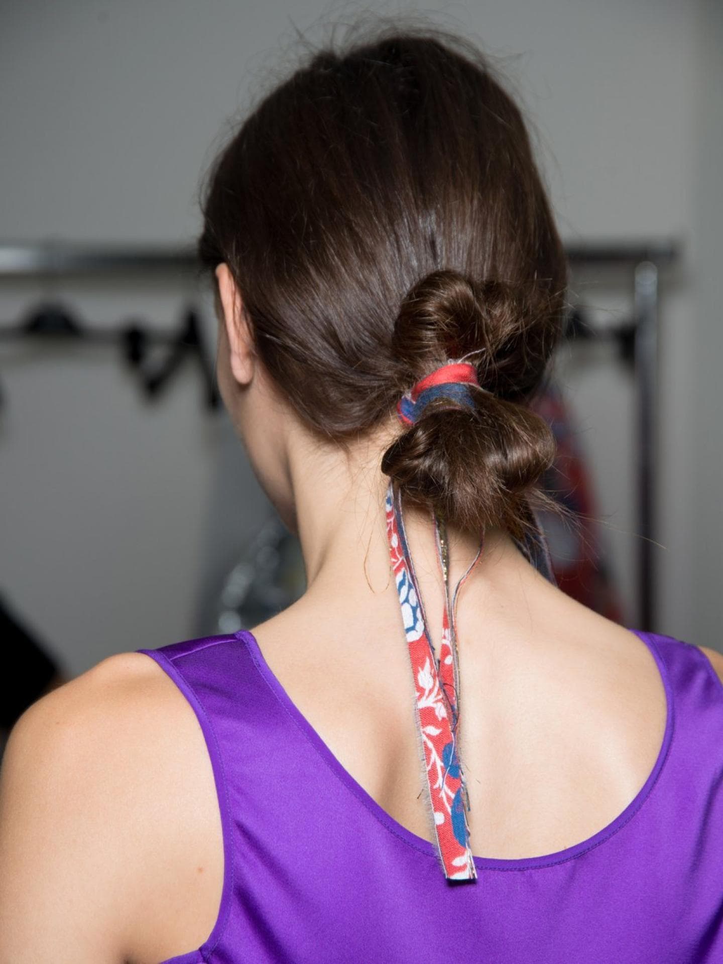 Frühlingsfrisur mit Haarband Frühlingsfrisur mit Haarband