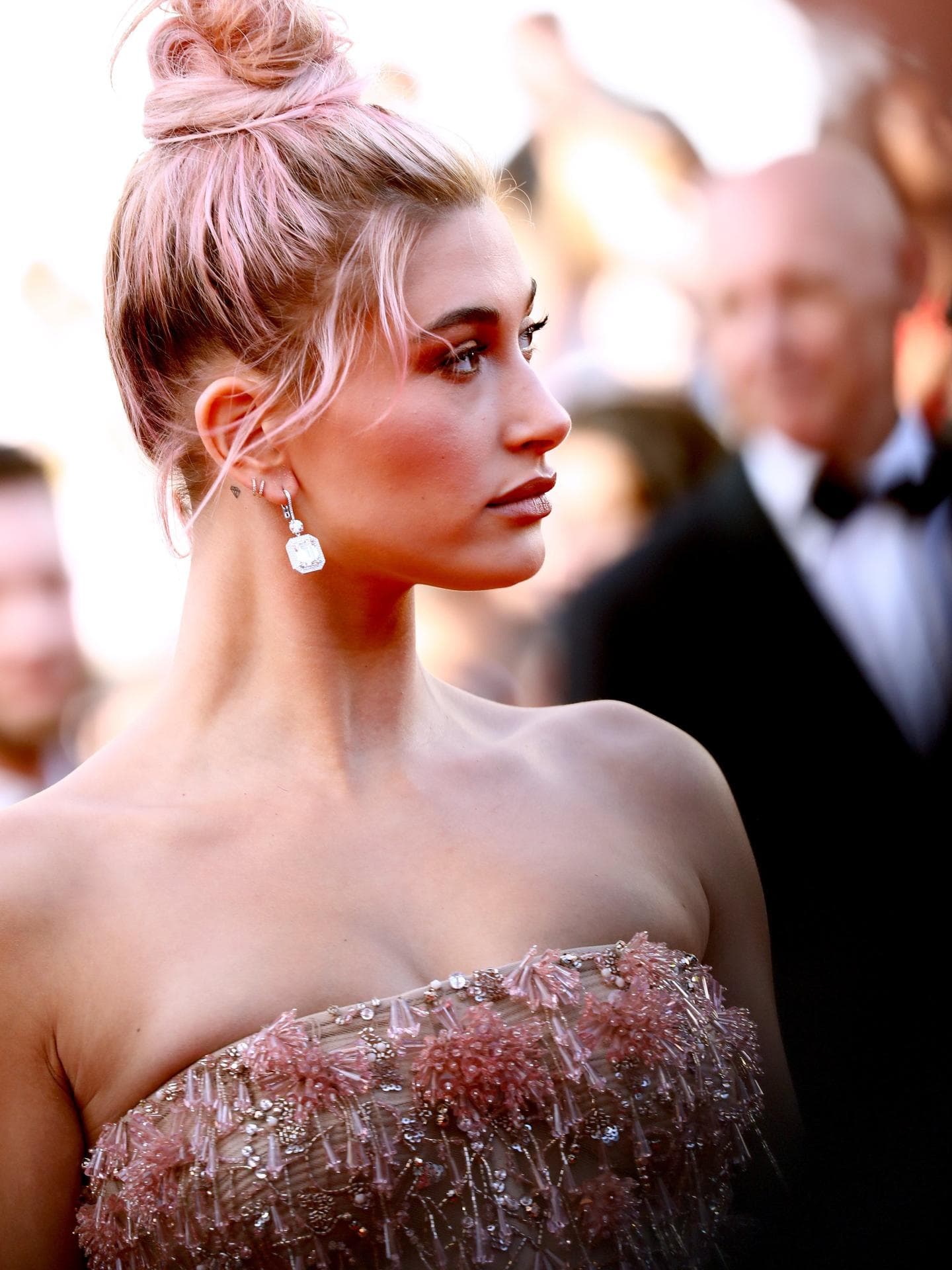 Hailey Baldwin rosa Haare