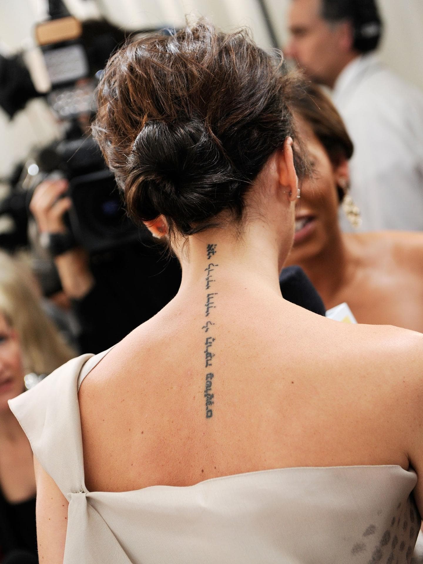 Senkrechte Rücken-Tattoos
