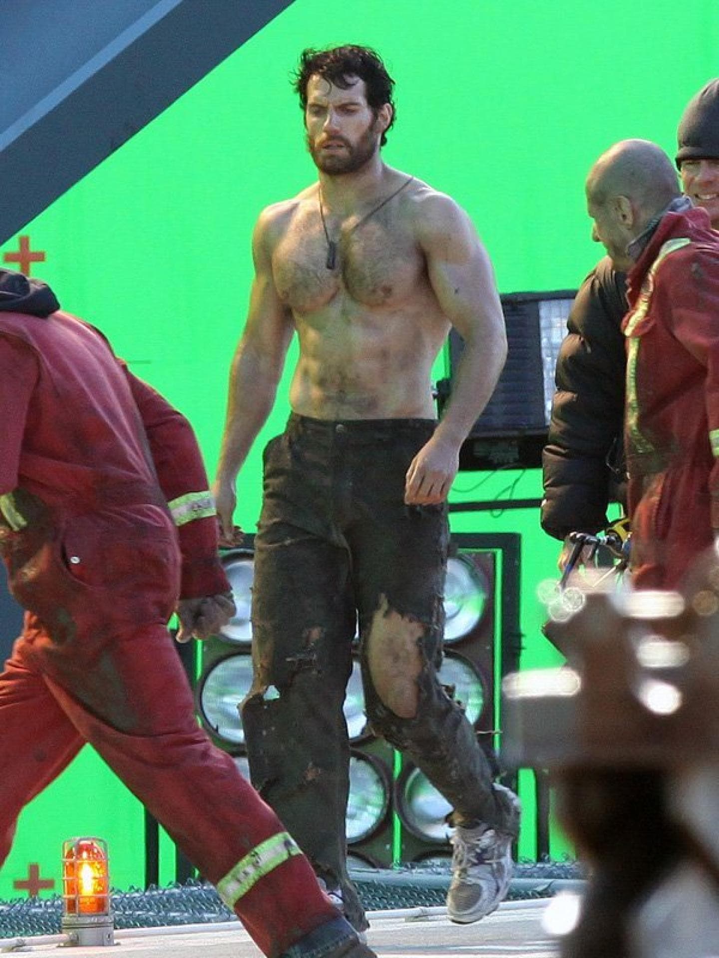 Henry Cavill oben ohne