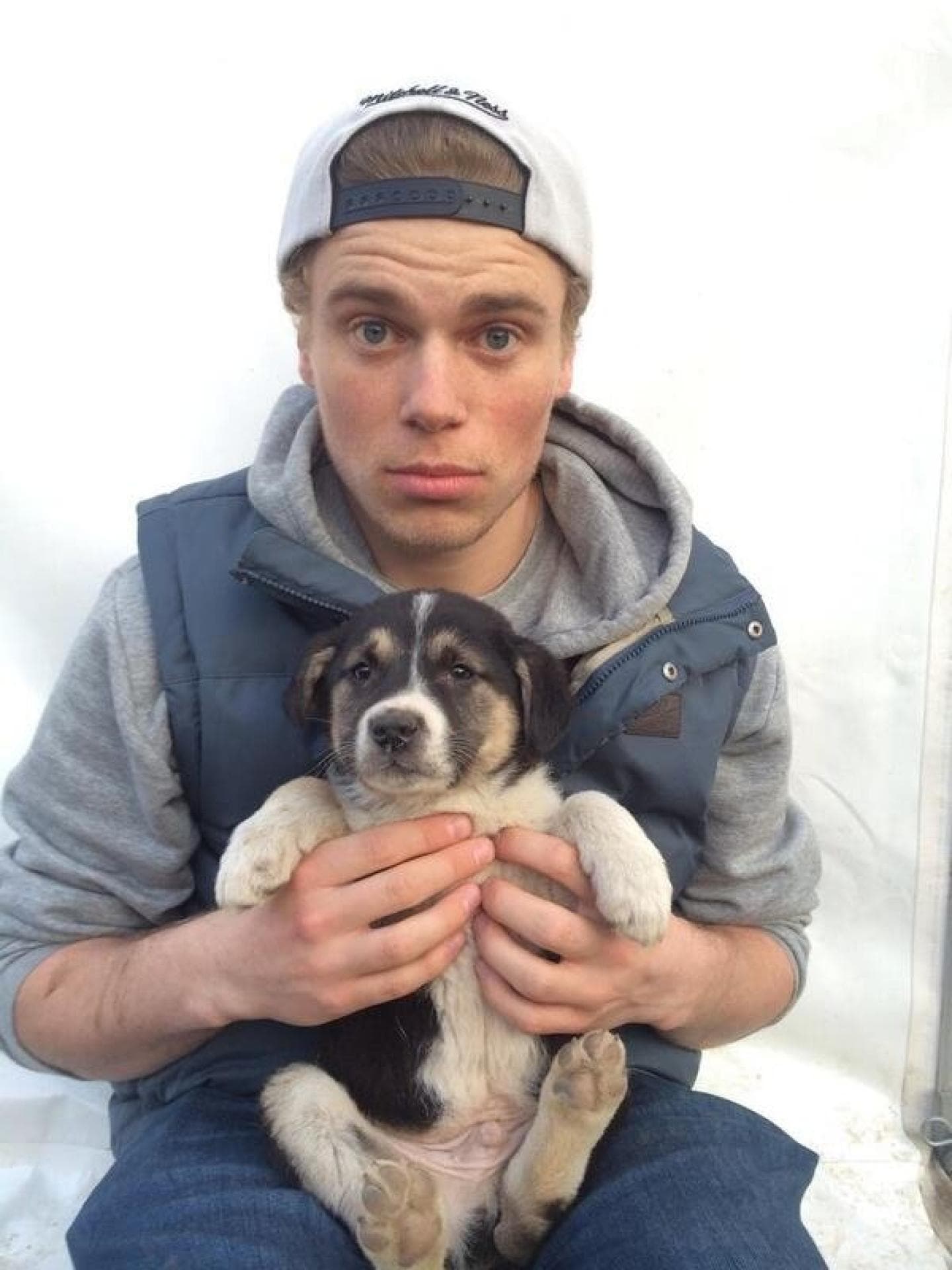 Gus Kenworthy rettet Welpen