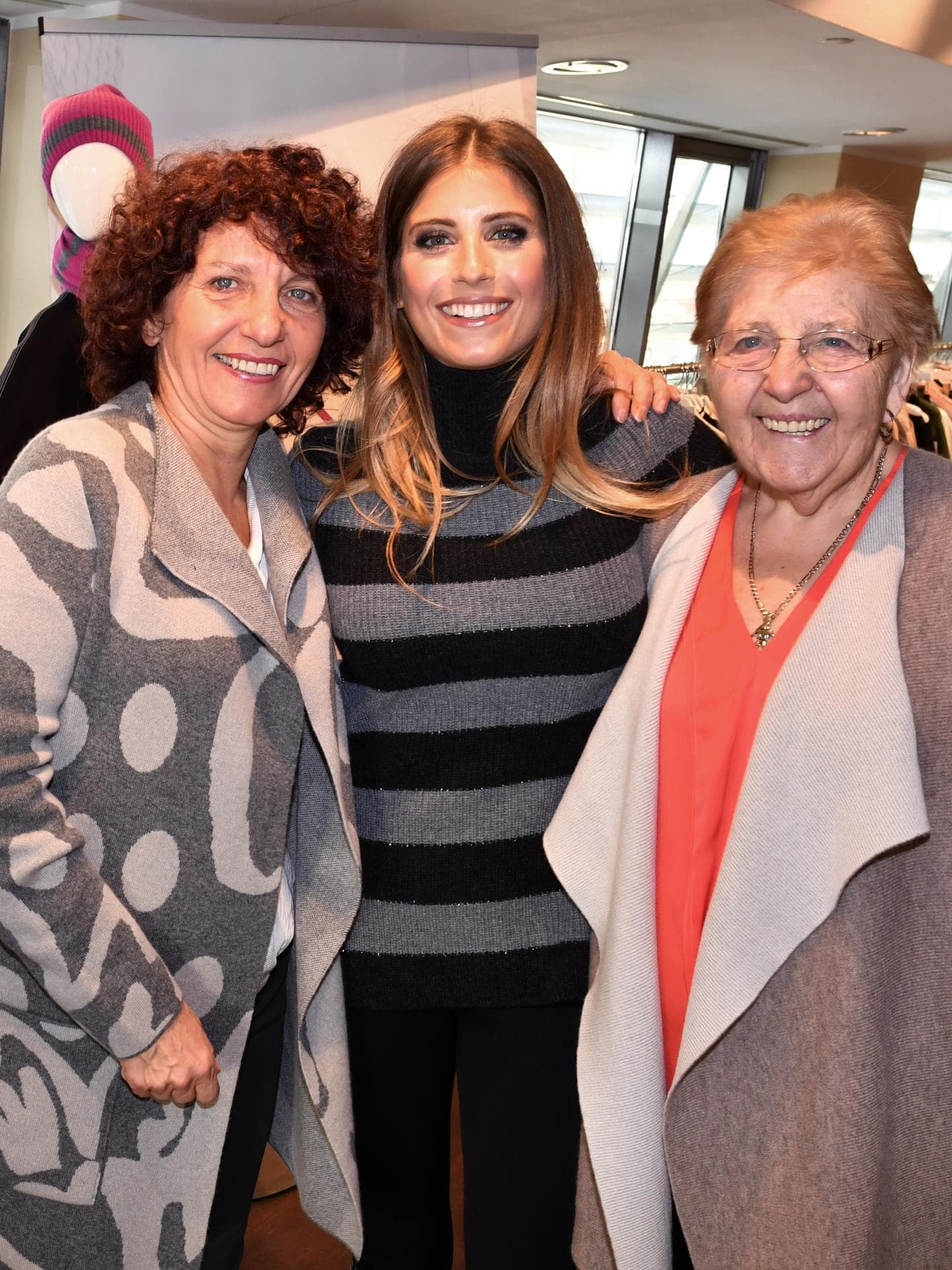 Cathy Hummels mit Mama und Oma