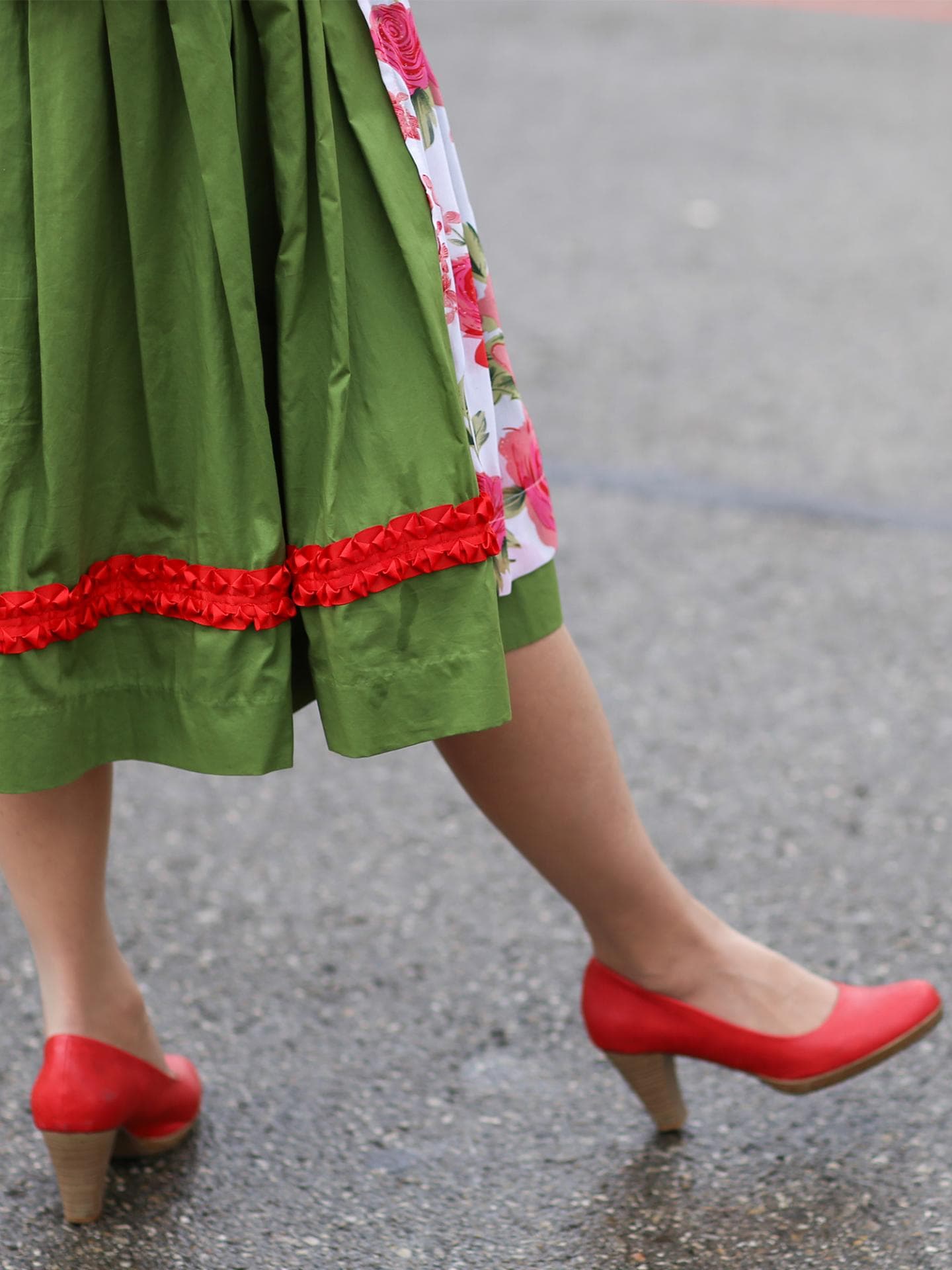 Dirndl zu Pumps