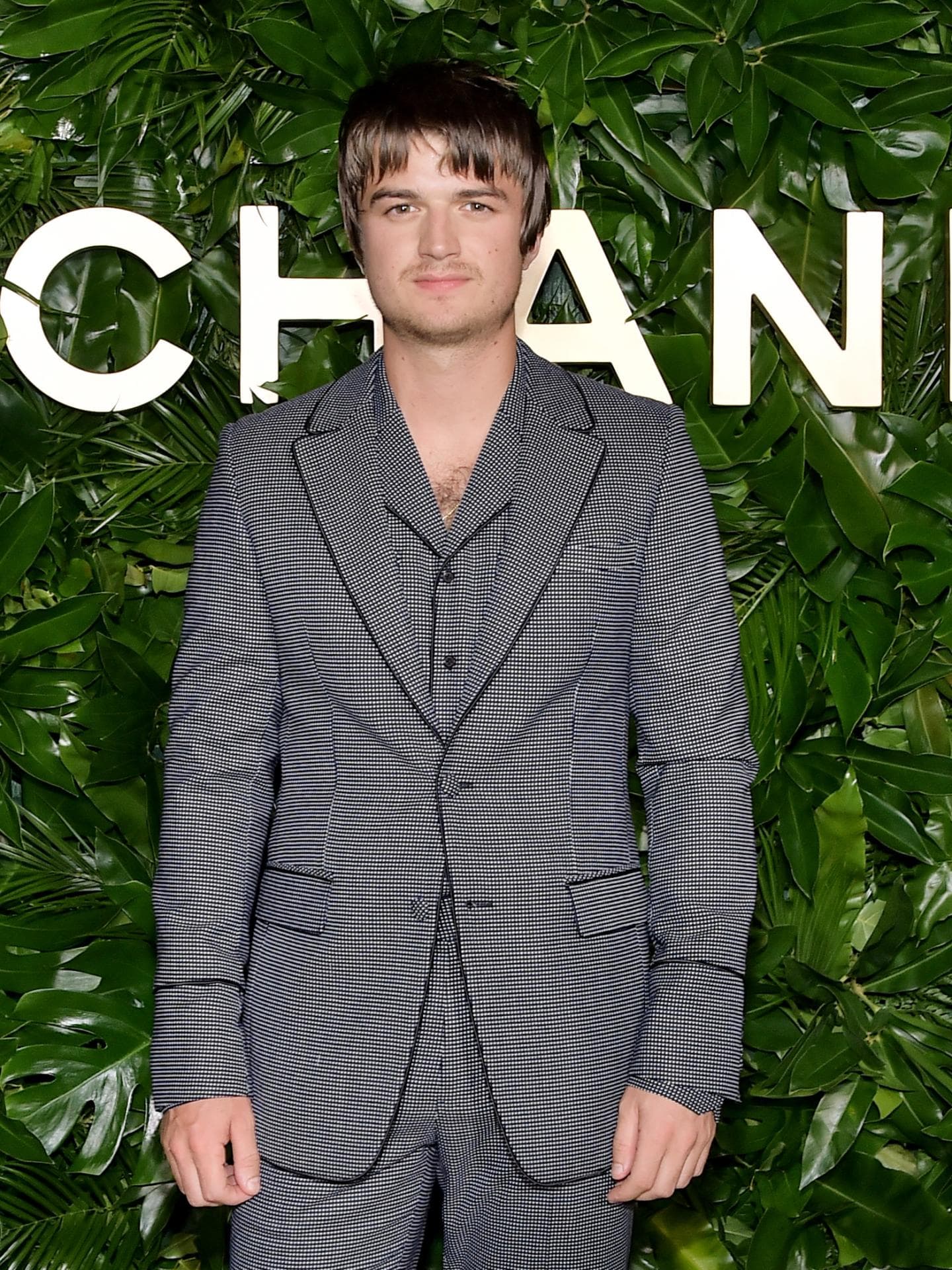 joe keery neue frisur