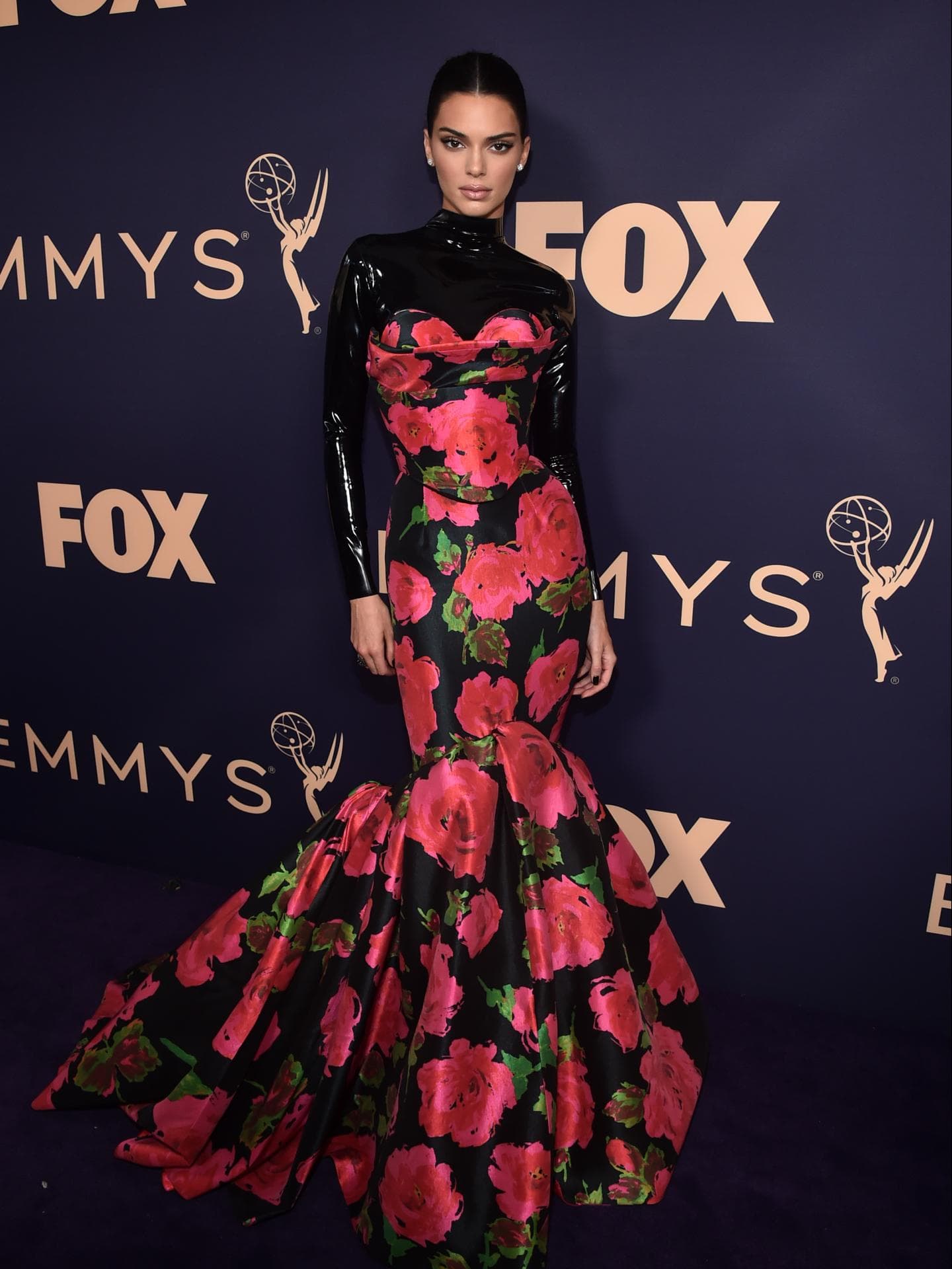 kendall jenner kleid emmy awards