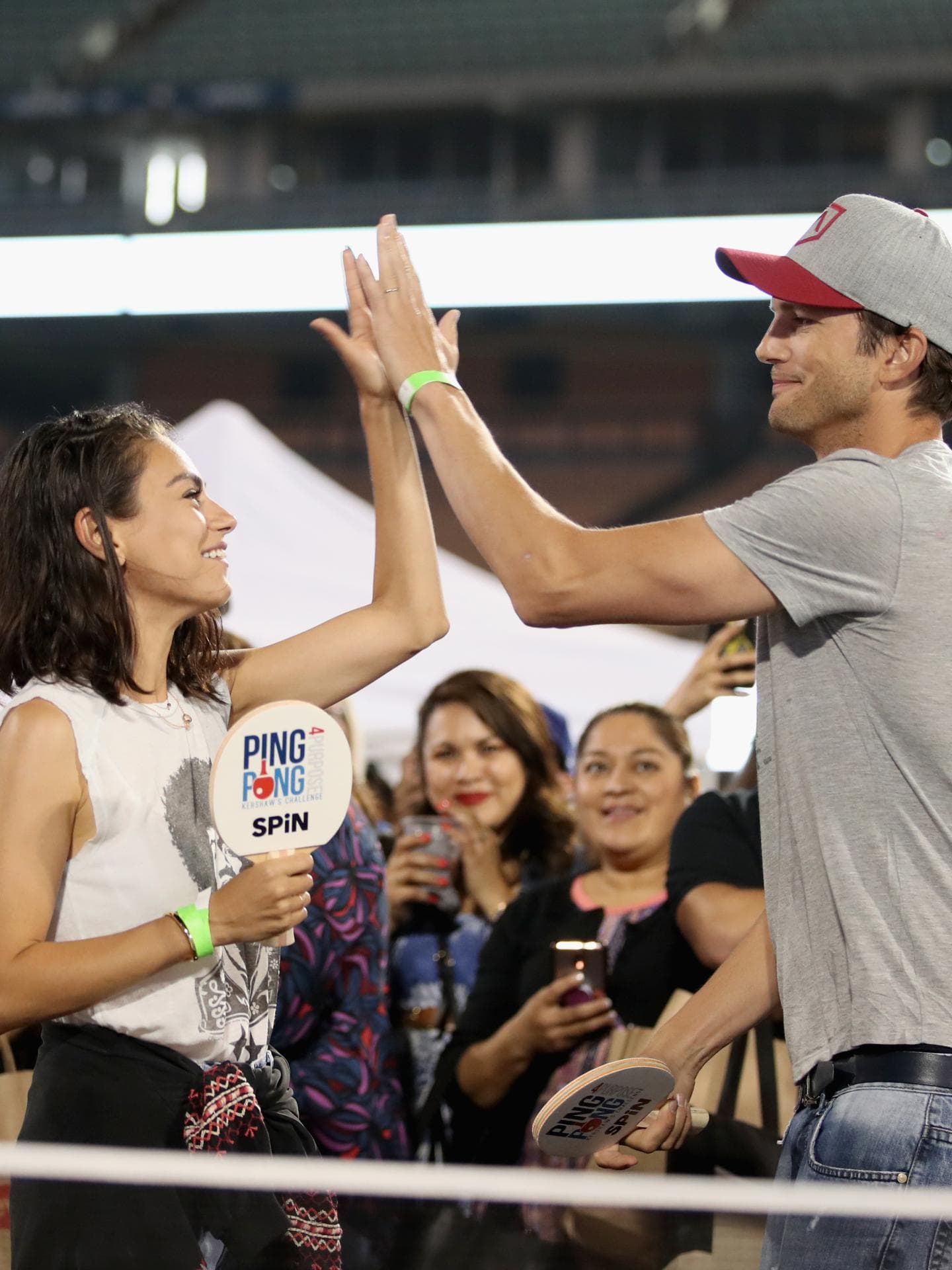Mila Kunis und Ashton Kutcher beim Tischtennis