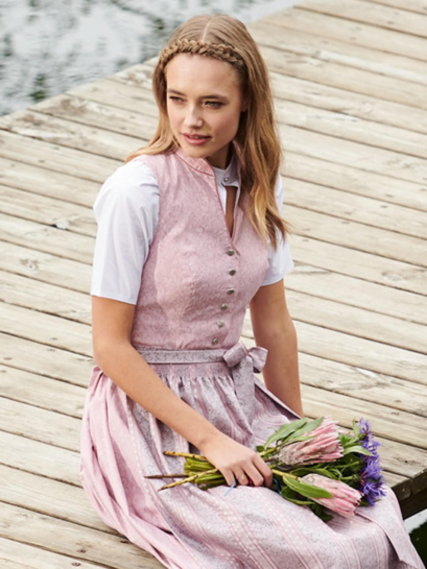 dirndl ausschnitt dekollete 