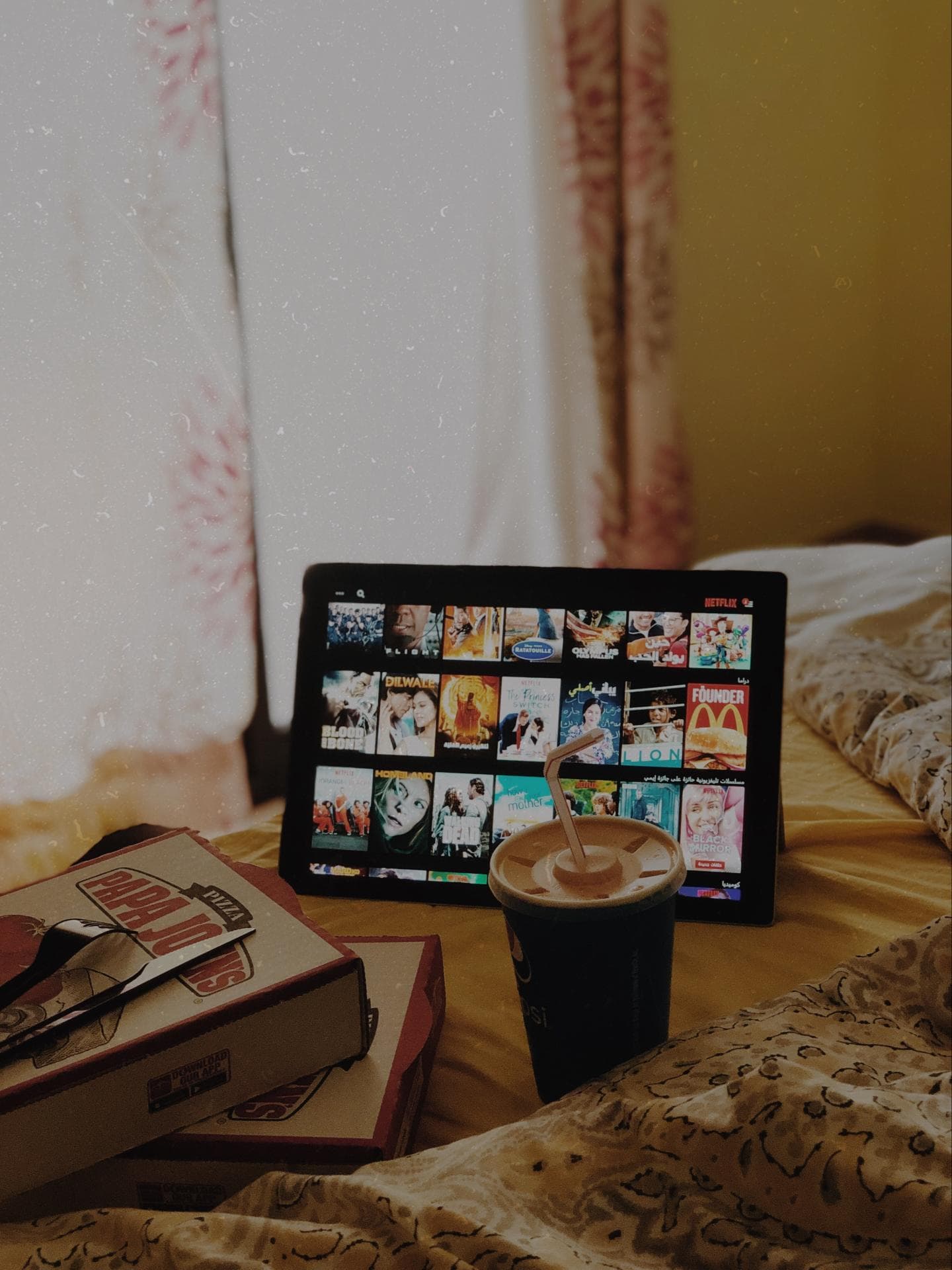 iPad und Essen im Bett