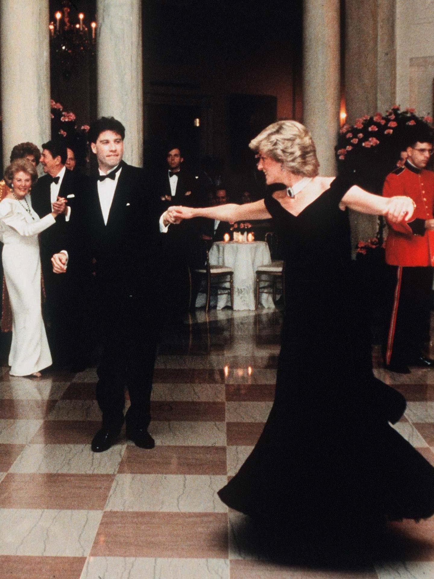 lady diana john travolta kleid 